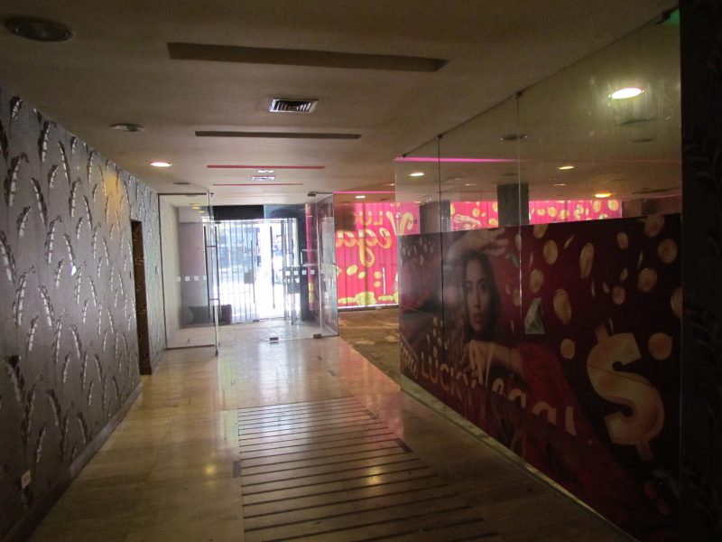 Edificio Comercial Completo