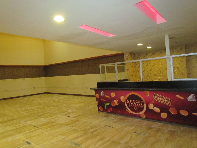 Edificio Comercial Completo