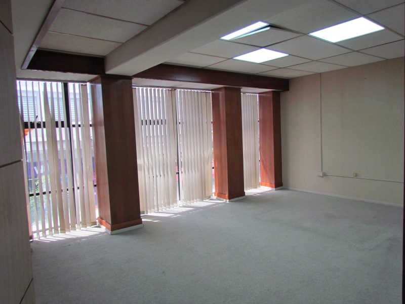 Edificio Comercial Completo